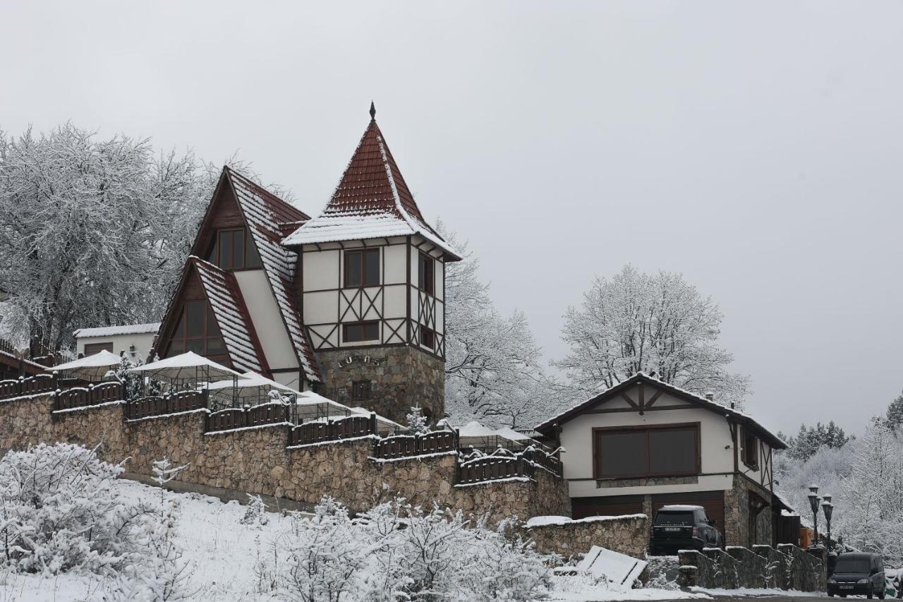 Alpine Castle Hotel Dilidschan Exterior foto